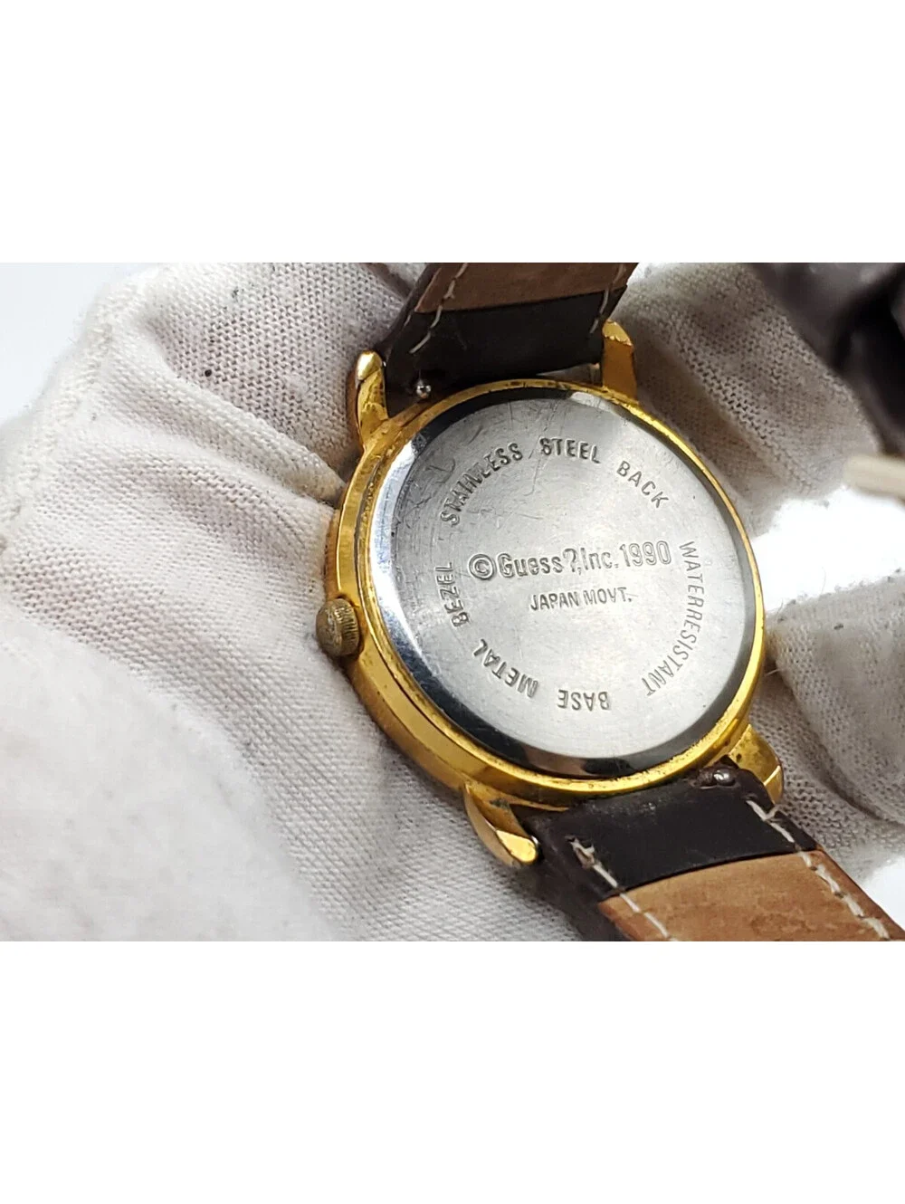 Vintage 1990 Guess Quartz Womens Watch New Battery White Dial Gold Tone 33mm